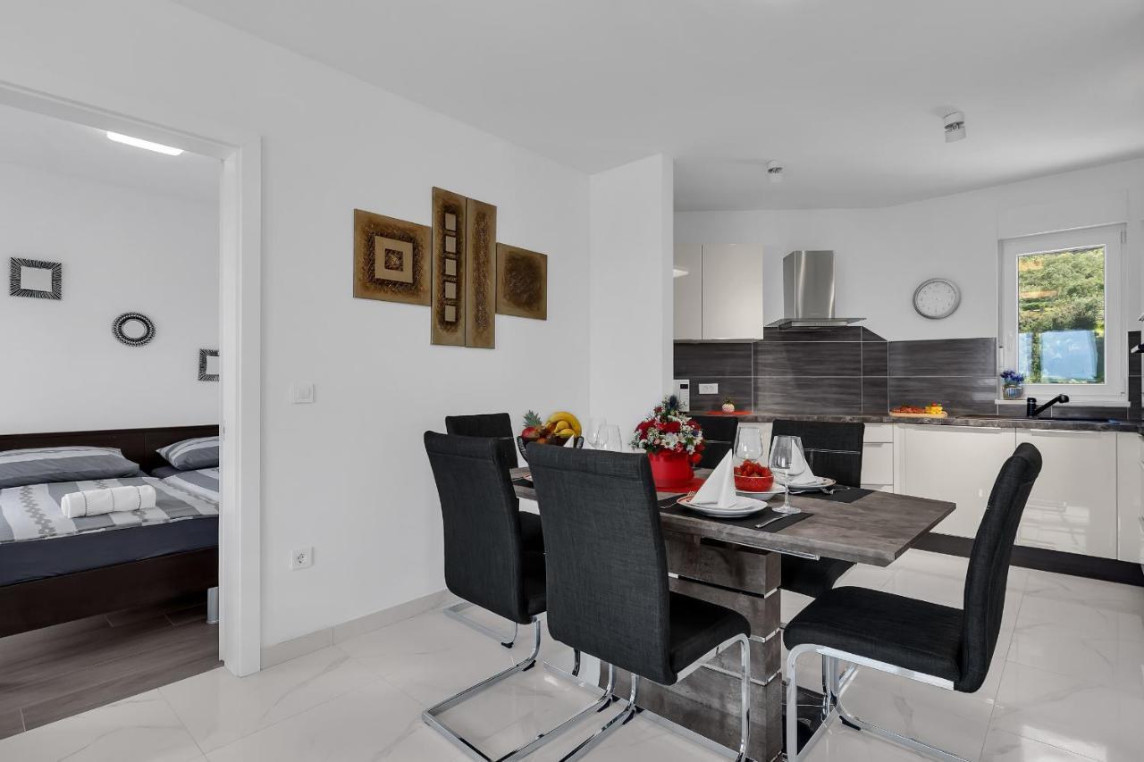 Apartment Navis, Sea View Макарска Экстерьер фото