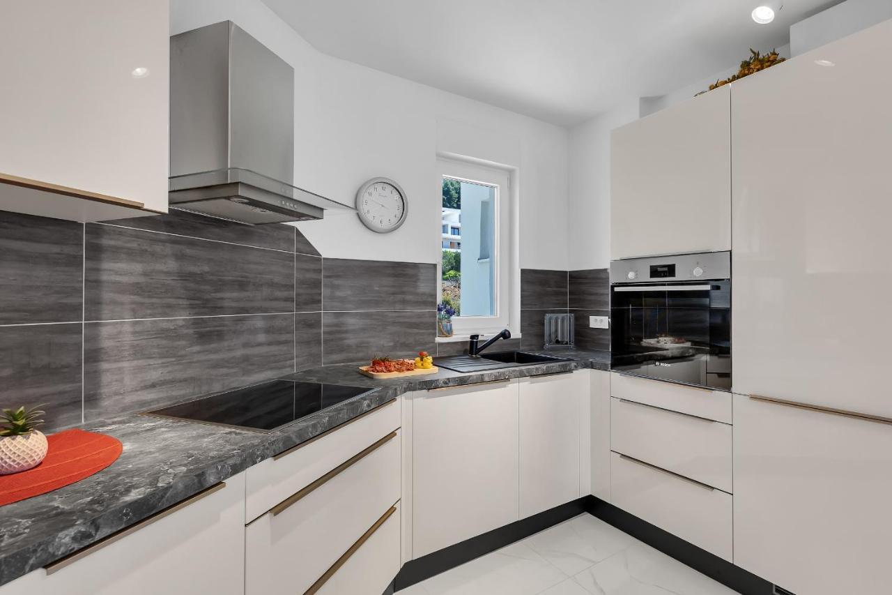 Apartment Navis, Sea View Макарска Экстерьер фото
