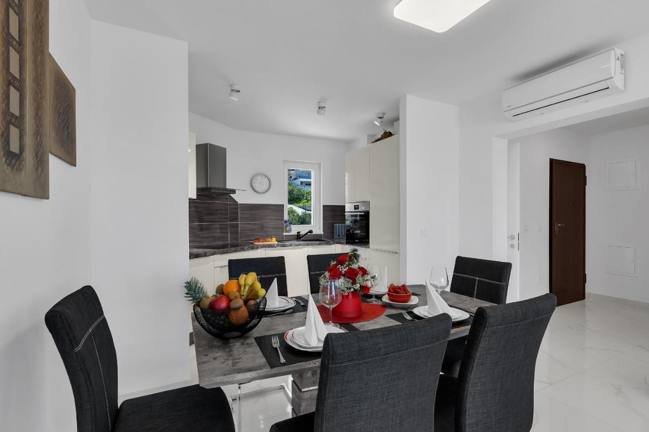 Apartment Navis, Sea View Макарска Экстерьер фото