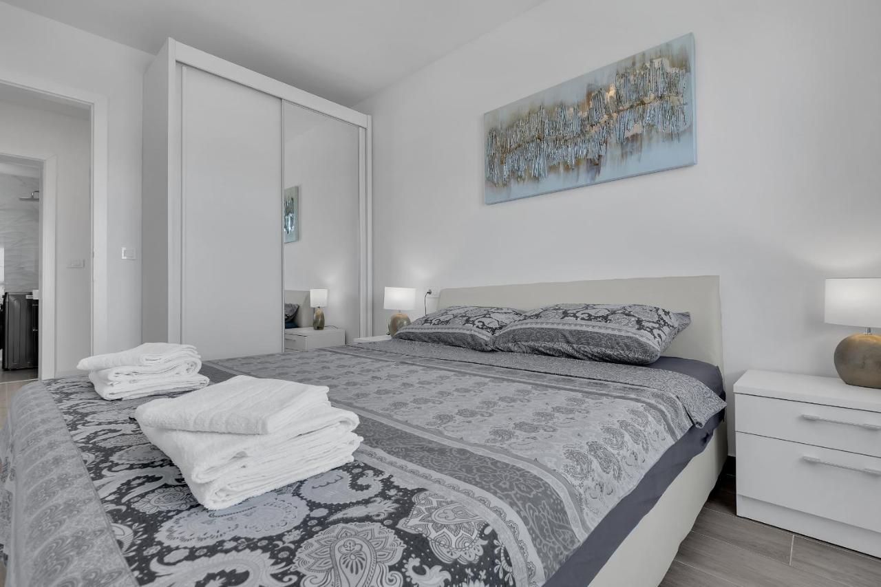 Apartment Navis, Sea View Макарска Экстерьер фото