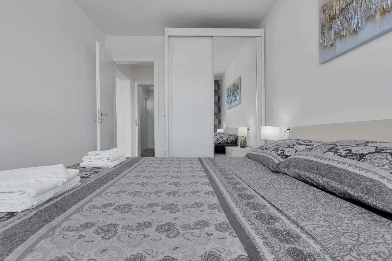 Apartment Navis, Sea View Макарска Экстерьер фото